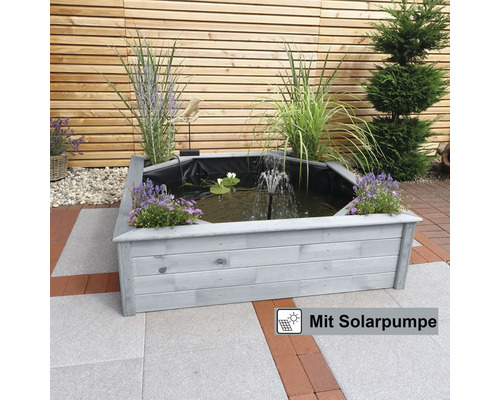 Holzteich mit Solarpumpe, Wasserpflanzen und Randbepflanzung