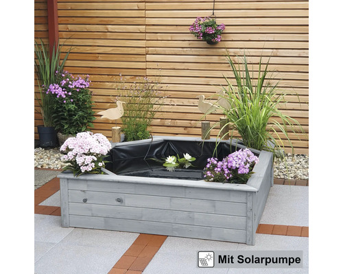 Holzteich mit Solar Pumpe und Pflanzen