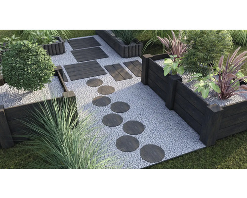 Gestalteter Garten mit Hochbeeten, Steinweg und Kies