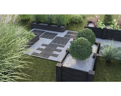 Gestalteter Garten mit Hochbeeten, Steinweg und Grünpflanzen