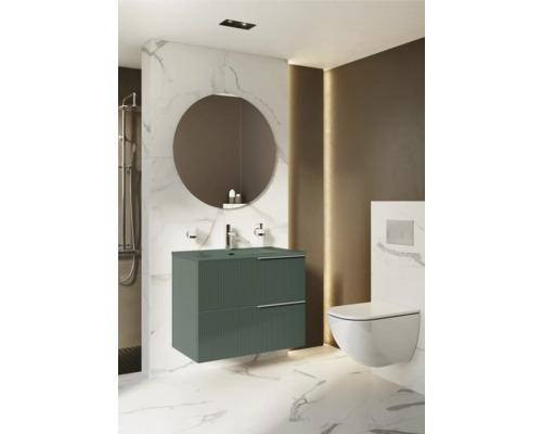 Modernes Badezimmer mit Waschtischunterschrank, rundem Spiegel und Hänge-WC für ein stilvolles Ambiente.