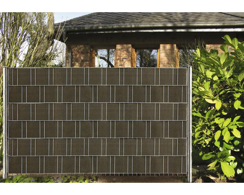 Doppelstabmattenzaun mit Sichtschutz im Garten