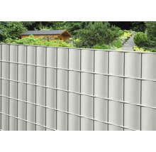 Doppelstabmattenzaun mit Sichtschutzstreifen im Garten