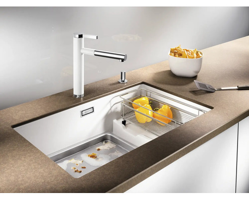 Küchenspüle mit Armatur, Spülmittelspender, Abtropfschale und Gemüse