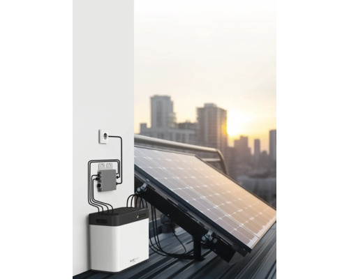 Solaranlage mit Paneel, Energiespeicher und Wandler für die Stromversorgung