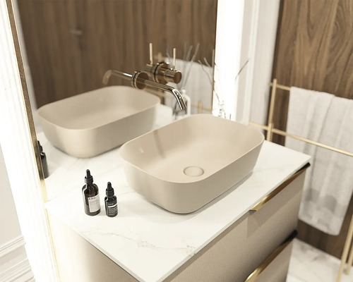 Badezimmer Waschbecken auf Waschtisch mit Armatur und Handtuchhalter