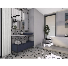 Helles Badezimmer mit Waschtisch, Spiegeln und freistehender Badewanne