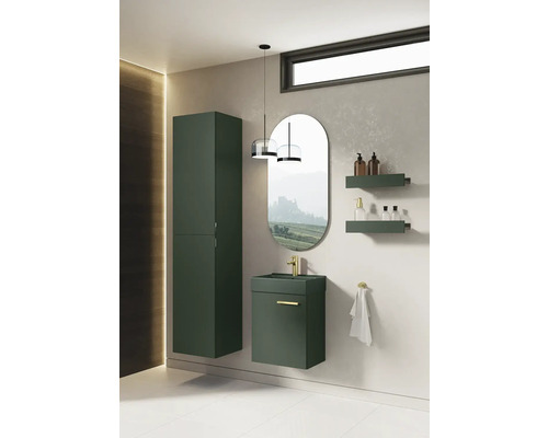 Modernes Badezimmer mit Waschbeckenunterschrank, Spiegelschrank, Spiegel und Ablagen