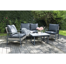 Gartenmöbel-Set mit Sofa, Sessel und Tisch auf Holzterrasse