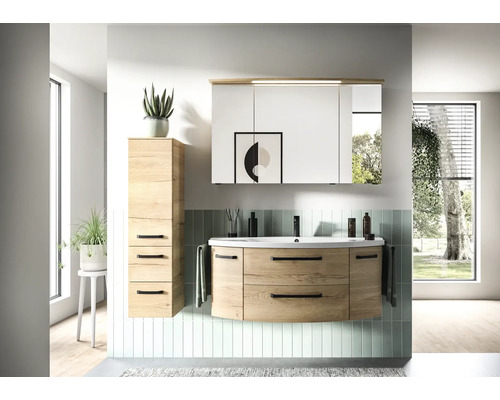 Modernes Badezimmer mit Waschtischunterschrank, Spiegelschrank und Hochschrank