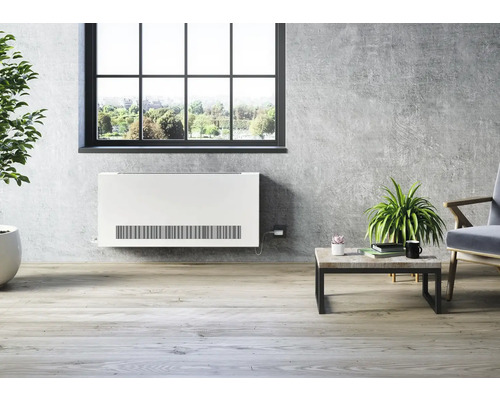 Wohnzimmer mit Heizkörper unter dem Fenster und Sitzgelegenheit