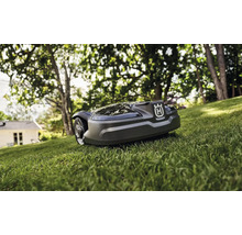 Husqvarna Mähroboter auf einer Rasenfläche