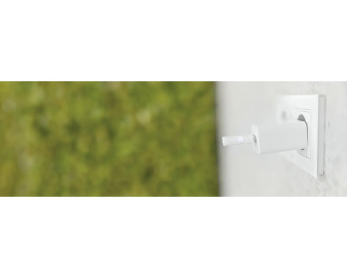 Steckdosenadapter in einer Wandsteckdose