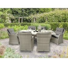 Gartensitzgruppe mit Tisch und sechs Korbstühlen im Garten