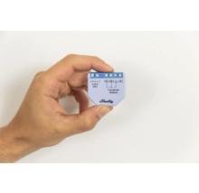Hand hält Shelly Dimmer für Smart Home Steuerung