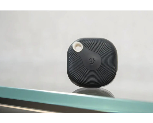 Schwarzer Schlüsselfinder mit wellenförmigem Muster