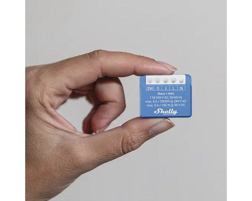 Shelly Wave 1 Mini Smart Home Relais in einer Hand
