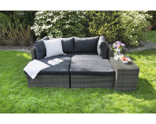 Gartenlounge-Set mit Rattanoptik, Polstern und Beistelltisch auf Rasen