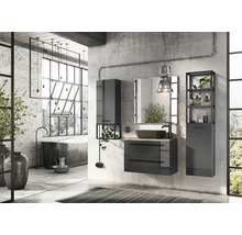 Badezimmer im Loftstil mit Waschbeckenunterschrank, Spiegelschrank und Hochschrank