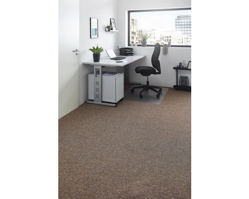 Büro mit Schreibtisch, Bürostuhl und Korkboden