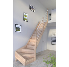 Holztreppe mit weißem Geländer in einem hellen Raum