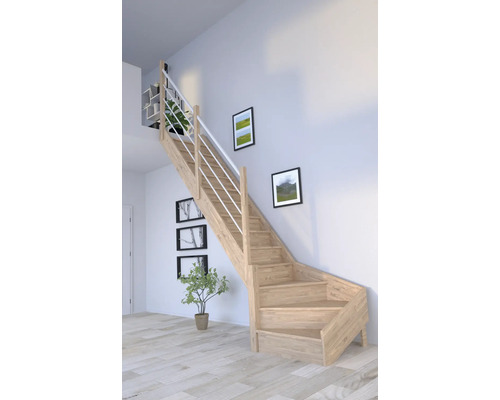 Holztreppe mit Geländer im Wohnraum