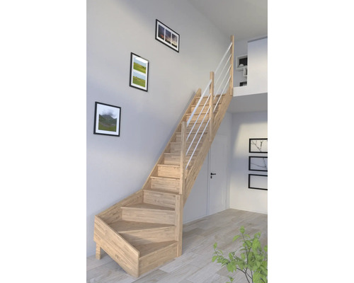 Holztreppe mit weißem Geländer in einem Wohnraum