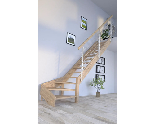 Holztreppe mit Edelstahlgeländer in einem hellen Raum