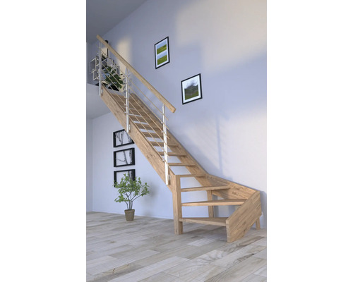 Holztreppe mit Metallgeländer im Innenraum