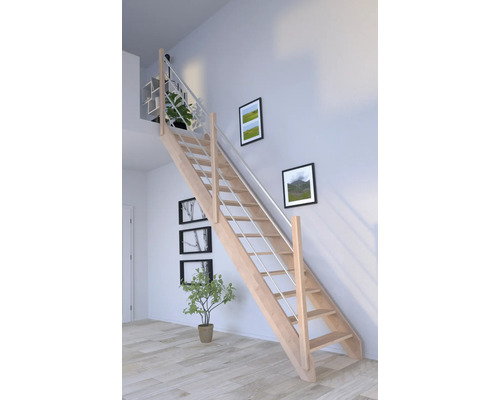 Holztreppe mit Metallgeländer in einem hellen Raum.