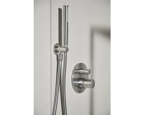 Brausegarnitur mit Handbrause und Armatur