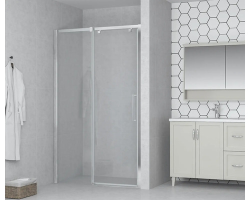 Badezimmer mit Duschkabine, Waschtisch und Spiegel