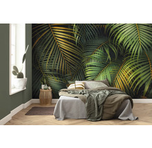 Schlafzimmer mit Fototapete mit Pflanzenmotiven, Bett und Dekorationen