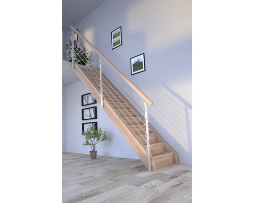 Holztreppe mit Edelstahlgeländer in einem hellen Raum
