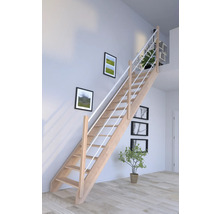 Holztreppe mit weißem Geländer in einem hellen Raum