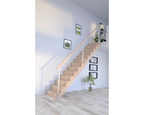 Treppe aus Holz mit Edelstahlgeländer in hellem Raum