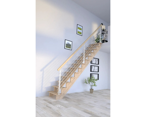 Holztreppe mit Stahlgeländer in einem hellen Raum.
