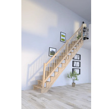 Holztreppe in einem hellen Raum mit Bildern an der Wand