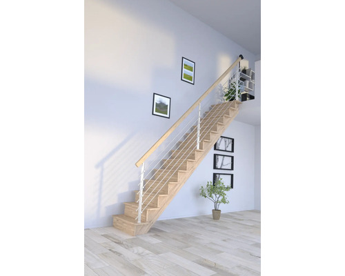 Treppe mit Holzstufen und Edelstahlgeländer in einem hellen Raum