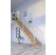 Holztreppe mit Geländer im hellen Raum.