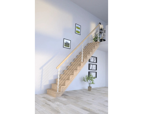 Holztreppe mit Edelstahlgeländer in einem hellen Raum