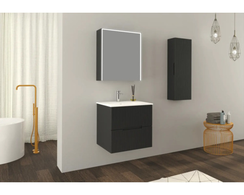 Modernes Badezimmer mit Waschtisch, Spiegelschrank und Hochschrank