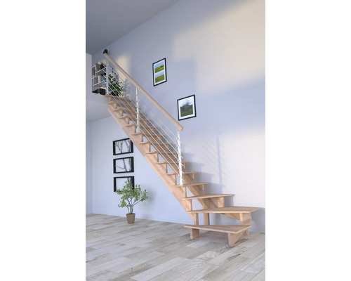 Holztreppe mit Edelstahlgeländer in einem hellen Raum
