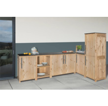 Außenküche aus Holz mit schwarzer Arbeitsplatte und Stauraum
