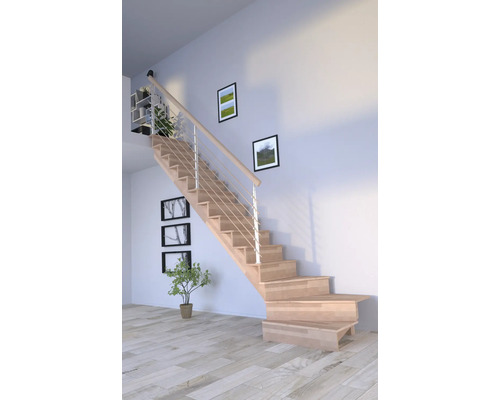 Holztreppe mit Edelstahlgeländer in einem hellen Raum mit Bildern an der Wand