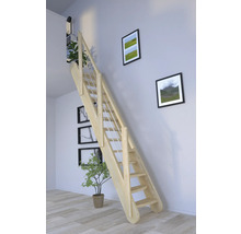 Holztreppe mit Geländer in einem hellen Raum
