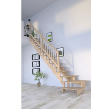 Holztreppe mit Metallgeländer in hellem Raum