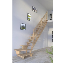 Holztreppe mit Geländer in einem hellen Raum