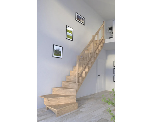 Holztreppe mit Treppengeländer im Innenbereich