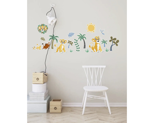 Wandgestaltung mit Wandtattoos aus dem Film Der König der Löwen im Kinderzimmer.